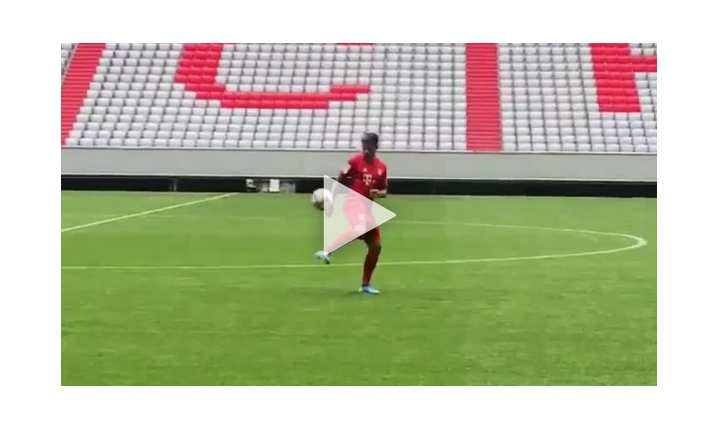 ŻONGLERKA Coutinho na prezentacji w Bayernie [VIDEO]